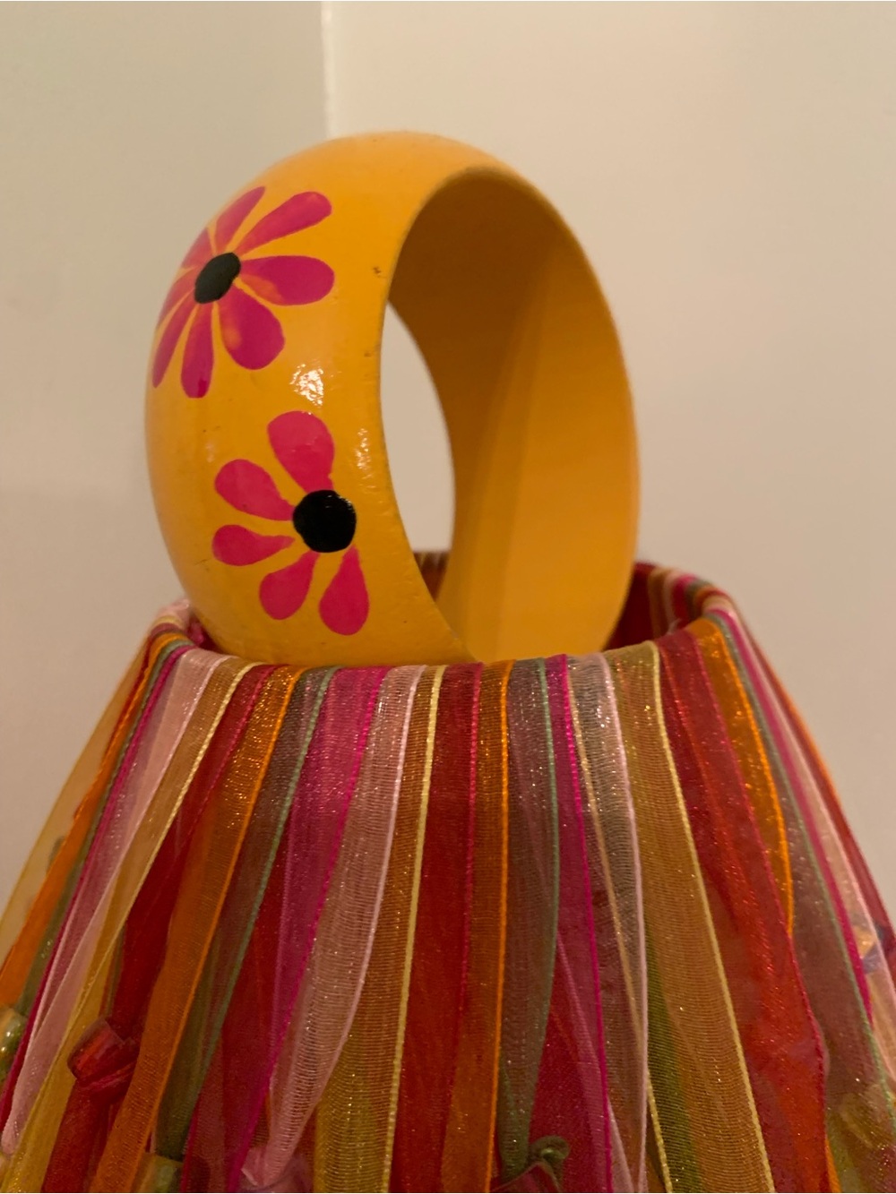 NWT VINTAGE HAND-PAINTED CHUNKY BRACELET. - Picture 4 of 5